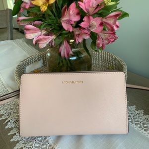 Michael kors crossbody